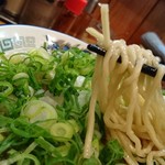 中華蕎麦 春馬 - 麺上げ⤴️