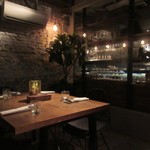 Longtail - スタイリッシュな店内のお店では香港出身でパリやニューヨークのレストランでの経験があるシェフが作る素晴らしい料理を楽しむ事が出来ます。