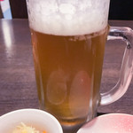 はなの舞 - チルドビール大(税別\620) 飲む前から泡が消えて、この状態です。(;_;)