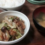 丸一食堂 - 鳥肉が入った炒め物は300円でした。181109 7:00