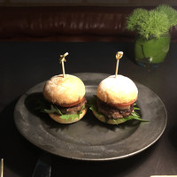 ザ タヴァン グリル＆ラウンジ - 