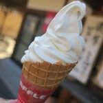食事処 ゆきんこ - 濃厚ミルクソフトクリーム（￥350）