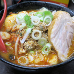 旨辛タンメン 荒木屋 - 愛海鮮五目麻婆麺900円、チャーシュー100円