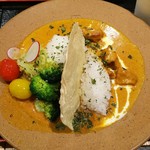 curry diningbar 笑夢 - 笑夢のふくしまカレー(数量限定) 900円、バターチキンカレーとココナッツカレーのハーフ＆ハーフになります