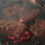 万正 - ハラミン焼き焼き風景