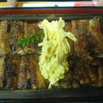 Ichikawa - ふんわり香ばしい鰻と濃い目の味付けご飯が美味しいです♪
