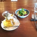 ブリコラージュ ブレッド アンド カンパニー ダイニング・カフェ - すっきりおいしい加賀棒茶。この日はプラス料金なしで飲めて、ラッキー☆　紅茶はまた次回のお楽しみっと。(^ー^)　20181110