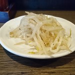 ごはん屋　山ひろ - セルフサービスのモヤシナムルは無料ですが美味しいからと言って取り過ぎ注意w