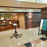 シェーン ヴァッサー - レストラン外