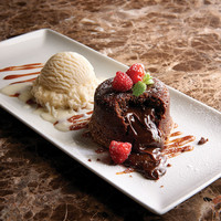 LEGENDARY HOT CHOCOLATE CAKE　レジェンダリーホットチョコレートケーキ
