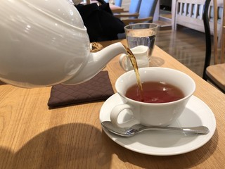 Afutanunthithirumu - ◆ドリンクが付きますので「ダブルアップルティー」を。 2杯半程度の量がポットに入り、1杯目はスタッフの方が注いでくださいました。