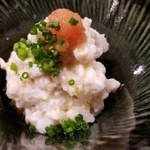 鮨匠 のむら - (09)真鱈(北海道産)の白子とシャリの炙りリゾット
      白子とシャリの両方を炙っており、白子のコクのある旨みに加熱されたシャリを混ぜるとまさにリゾットで、冬を感じさせる一品です♪