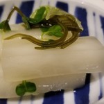 鮨匠 のむら - (34)大根の昆布漬
      完全にお腹いっぱいでギブアップ！
      でも、消化の助けになる大根の昆布漬けはついつい食べちゃいます。(笑)