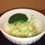 ふる里うどん  - サラダもついていました