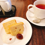 ラ・ナトゥーラ - 白たまりシフォンケーキとオーガニック紅茶