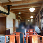 慈久庵 - 内観1  既にストーブを焚いていました。