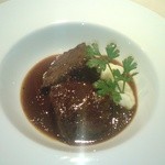 牛ほほ肉の赤ワイン煮込み