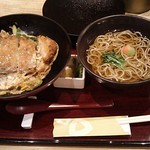 Kazokutei - かつ丼セット  (うどん OR そば　から　選択 温そば) 1,058円 2018年11月