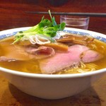 中華そば しば田 - 横から