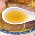 中華そば しば田 - 綺麗な黄金スープ