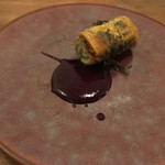 エスパイ クック コウベ - ●ふんわりと焼かれた秋刀魚ロールにはすだちが塗り込められて、赤ワインと巨峰のソースでー 