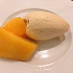 エスパイ クック コウベ -  ●紅茶のジェラートがお上品‼️柿も甘かった☝️