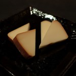 DEN - 自家製スモークチーズ