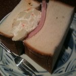 アメリカン - ポテトサラダサンド、これで半分