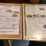 デリーダバ - 店内は広々としていて、ランチ時とあって学生客で大賑わい！