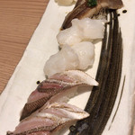 築地 すし好 - 右上から、いわし、生ダコ、かます