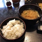 麓庵 かつ玄 - ごはん（しめじごはん）、味噌汁