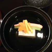 明月記 宝塚本店 - ＜吸 物＞ 芋真蒸 蟹 紅葉人参 青菜 柚子 