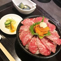 あま屋 - 牛刺ウニ丼セット