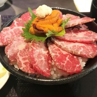 あま屋 - 厚切りの十勝ハーブ牛が花びらのように