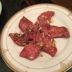 焼肉レストラン 松の実 - 上タン塩は1番人気だそうです！通常の特上に当たる厚みと美味しさでした！