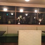 Yakinikuresutorammatsunomi - 花瓶が素敵な美しい店内