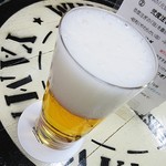 ビールスタンド重富 - 気を取り直して、別の注ぎ方（壱度注ぎ）を。　コチラは、のどごし重視かな。