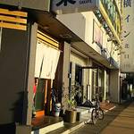 立ち拠り酒場 榮 - 店頭