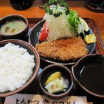 かつせん - 料理写真:とんかつ定食