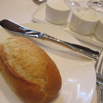 カリホクッと焼けたプチバケットと、大好きなバター3種！