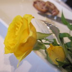 リストランテKubotsu - 添えられた薔薇。些細なことが嬉しい♪