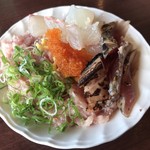 とれとれ亭 - 勝手に海鮮丼パート3
            ちょい深皿style