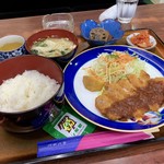 Benibara - 日替わり トンカツ定食  ふりかけがいい  キムチ  味噌汁に麺♪ サラダもグッド  これで￥600