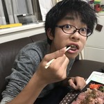 ベベのおそうざい - 風呂上がりのステーキ弁当ってセレブですね。