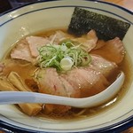 翔鶴 - はい。「吊るし焼 炭火 焼豚麺」(¥890-税込)の全景です。ワクワクしてきます。