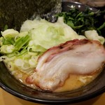 志ぶ田家 - ラーメンキャベツトッピング　810円