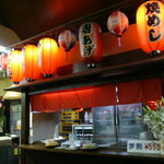 本家　第一旭 - 店内の屋台風、漬物サービスコーナー