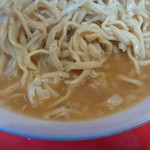 ラーメン二郎 - 乳化傾向だけどしっかりパンチあり