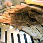 24시 통돼지 찌개집 강남2호점 - 숯불생삼겹살(スップルセンサムギョプサル/炭火豚の三枚肉)　1人前(150g)12000₩