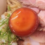 麺尊 RAGE - 燻製醤油漬け卵黄